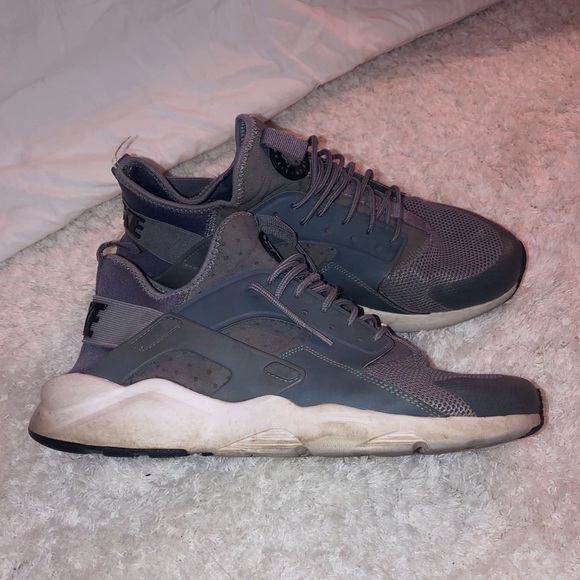 Nike Huaraches - Picture 2 of 6